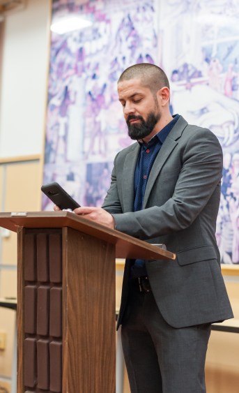 forum_sneak_peek_readers-9873